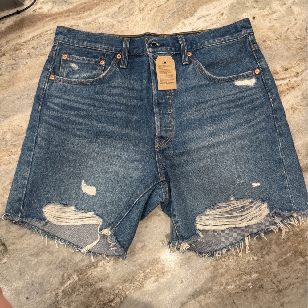 Levi 501 cut off shorts distressed denim women’s 32 inch waist 6 inch inseam